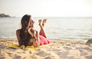 Même si vous utilisez une crème de protection solaire, il est important de soigner votre peau après une exposition au soleil. Voici comment :