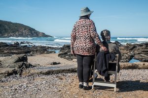 Découvrez 3 appareils de téléassistance pour personnes âgées qui permettront de maintenir les seniors plus longtemps à domicile et mieux profiter.