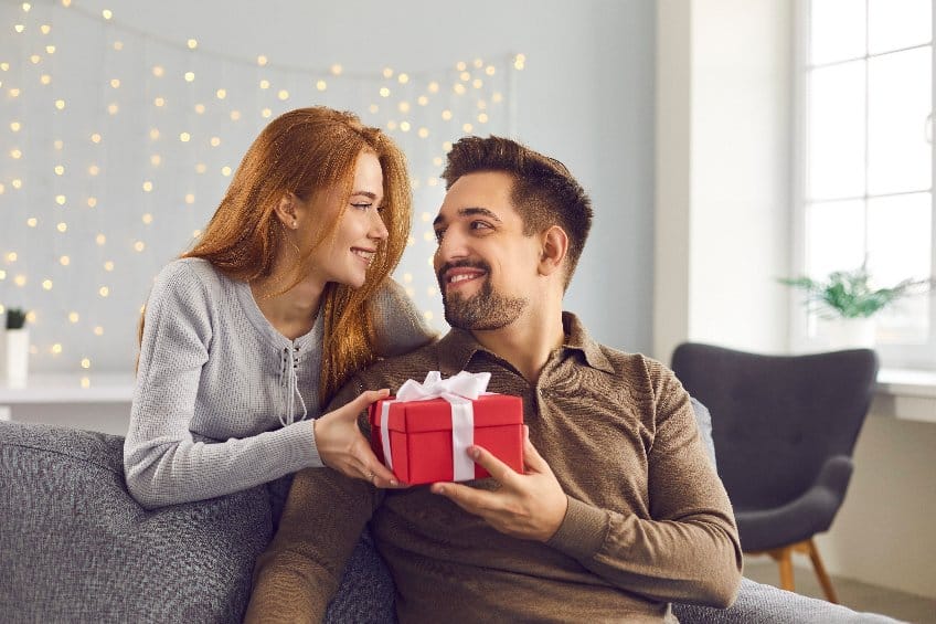 Offrir de petits cadeaux à sa chérie est une façon de lui témoigner votre amour. Nous vous proposons 5 idées cadeaux qui feront sûrement plaisir à votre chérie.