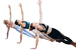 La séance de yoga collective est une activité physique qui se déroule en groupe. Entrons dans les détails pour connaître le tarif d'un cours de yoga collectif.